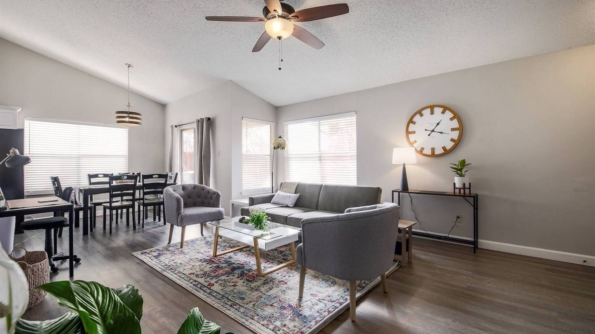 Milwood House | Apple Parmer – 3BR/2BA w/Walkable Dining & Parks