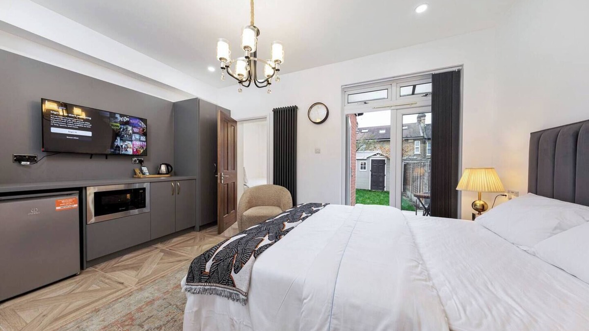 Valentines Apartment | Apple Tree House London 2
