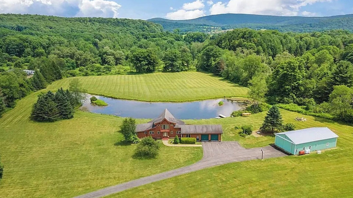 Cooperstown House | Apple Tree Pond- 13 Private Acres, Huge Swimming/Boating Pond, Sleeps 10