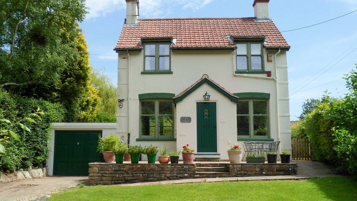 Cloughton House | APPLEGARTH, pet friendly, character holiday cottage in Cloughton