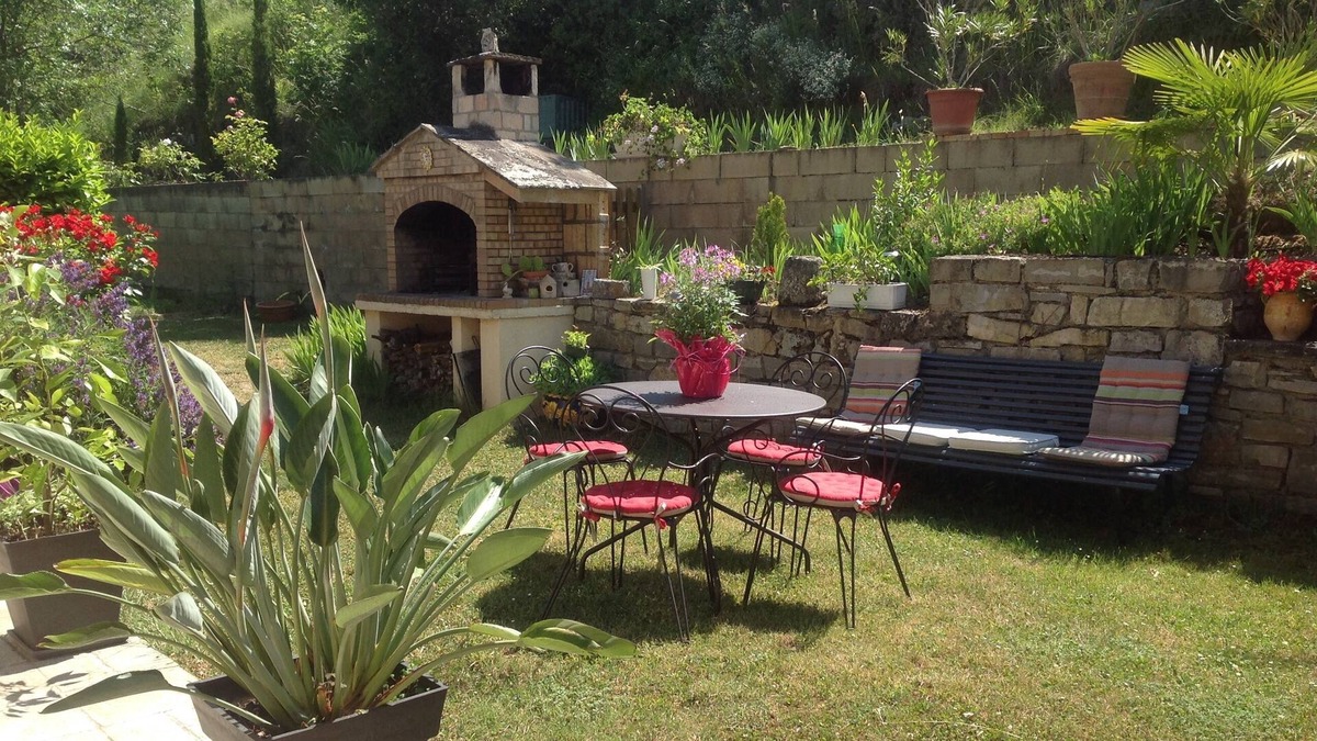 Saint-Rome-de-Tarn Apartment | APPT. NEAR MILLAU and VIADUC VERY quiet, SUNNY accepts animals