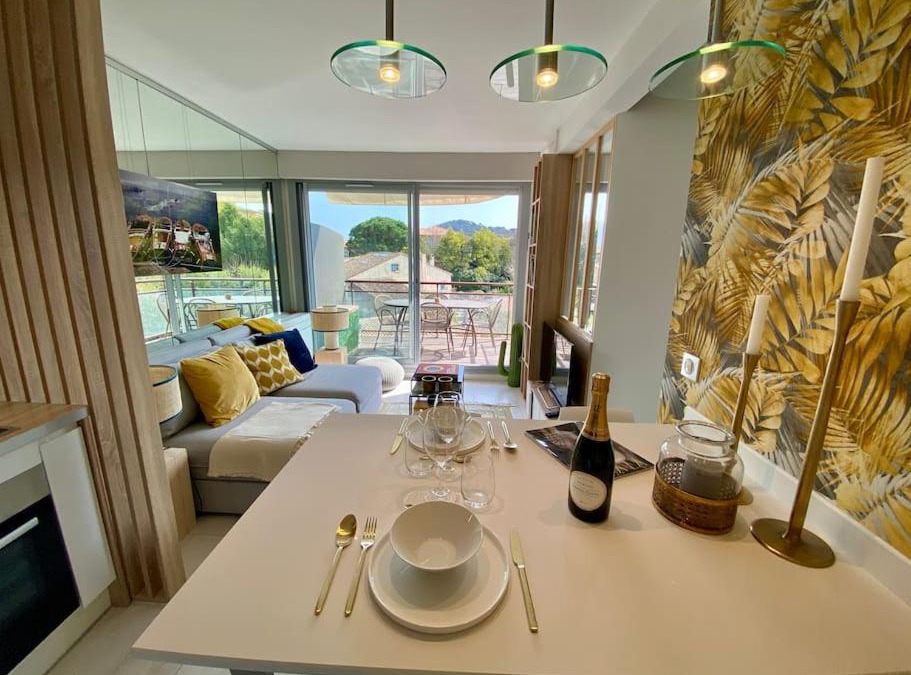 Saint-Tropez Apartment | Appt Standing StTropez terrasse Piscine Parking