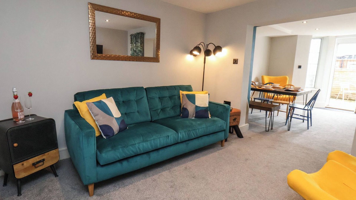 Bridlington Cottage | APT 1 @ HUNTER'S QUAY, pet friendly, with a garden in Bridlington