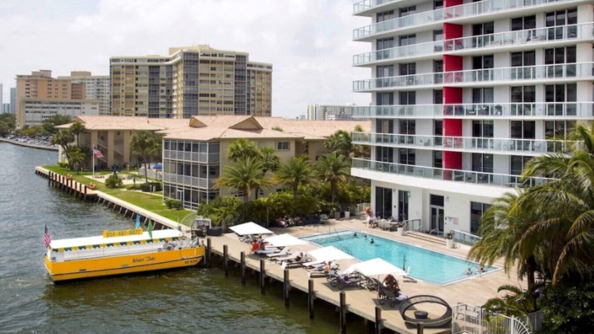 Hallandale Beach Hotel | Apt 2 queen beds Incredible view Free Beach Service