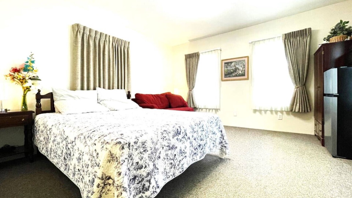 Paulding Apartment | Apt. 3 - Ensuite Bath, Roku, Fridge/Micro, Queen
