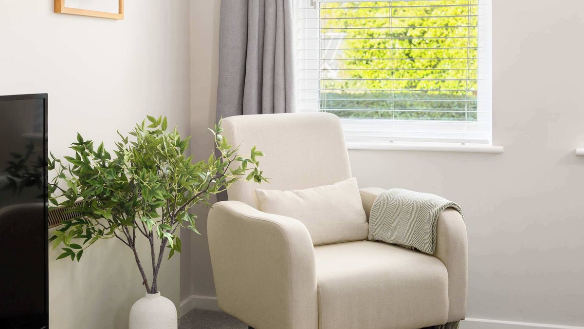 Leamington Spa Apartment | Apt 6 Chestnut Court - Leamington Spa