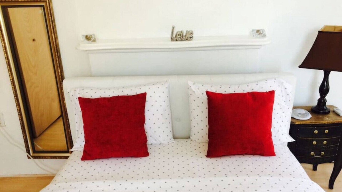 CUF Apartment | Apt #6 · Clean and park/view one bedroom apt OTR/UC