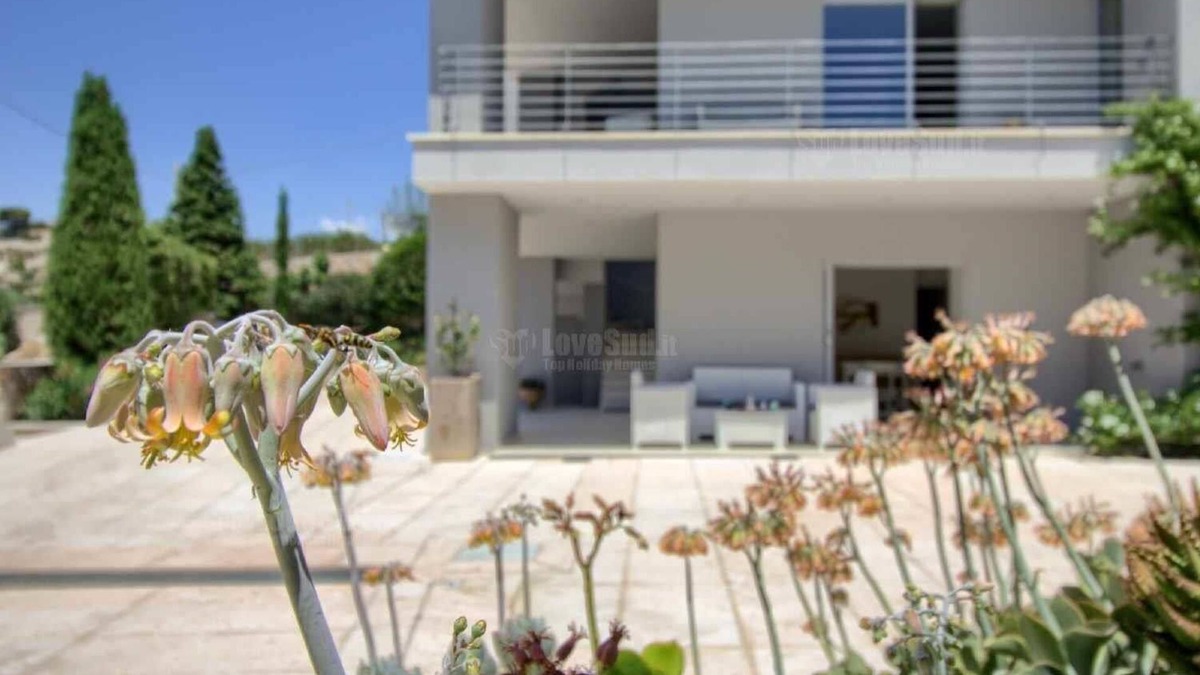 Torre Vado House | Apt B - Beach View Villa Controvento
