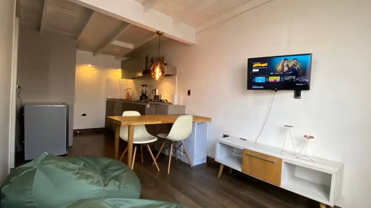 Robledo Apartment | Apt close to Hosp Pablo Tobon Wifi 500 Mbps