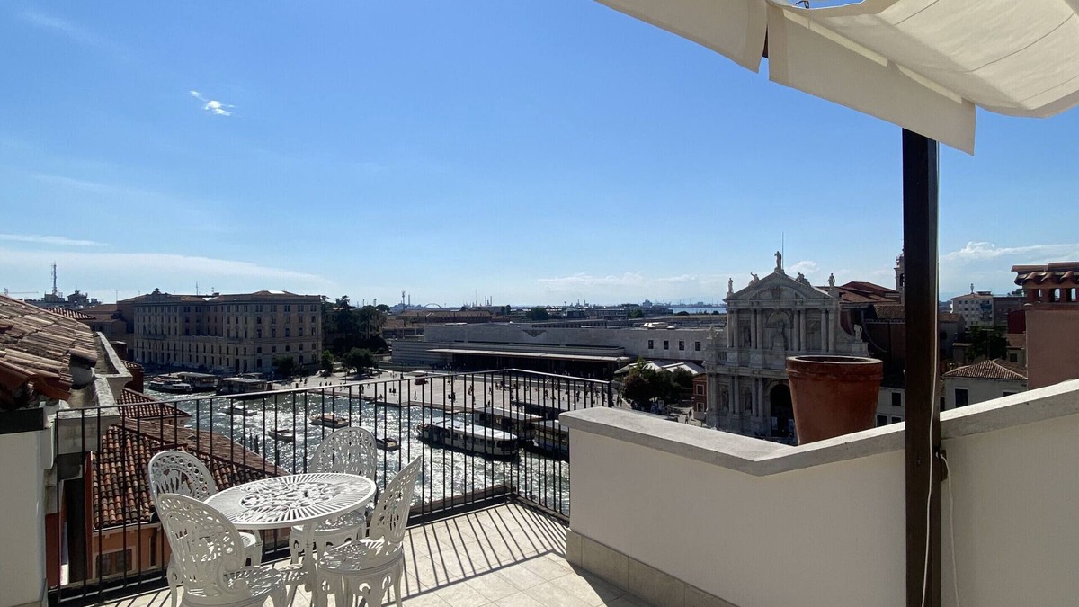 Santa Croce Apartment | Apt. Grand Canal Terrace Scalzi