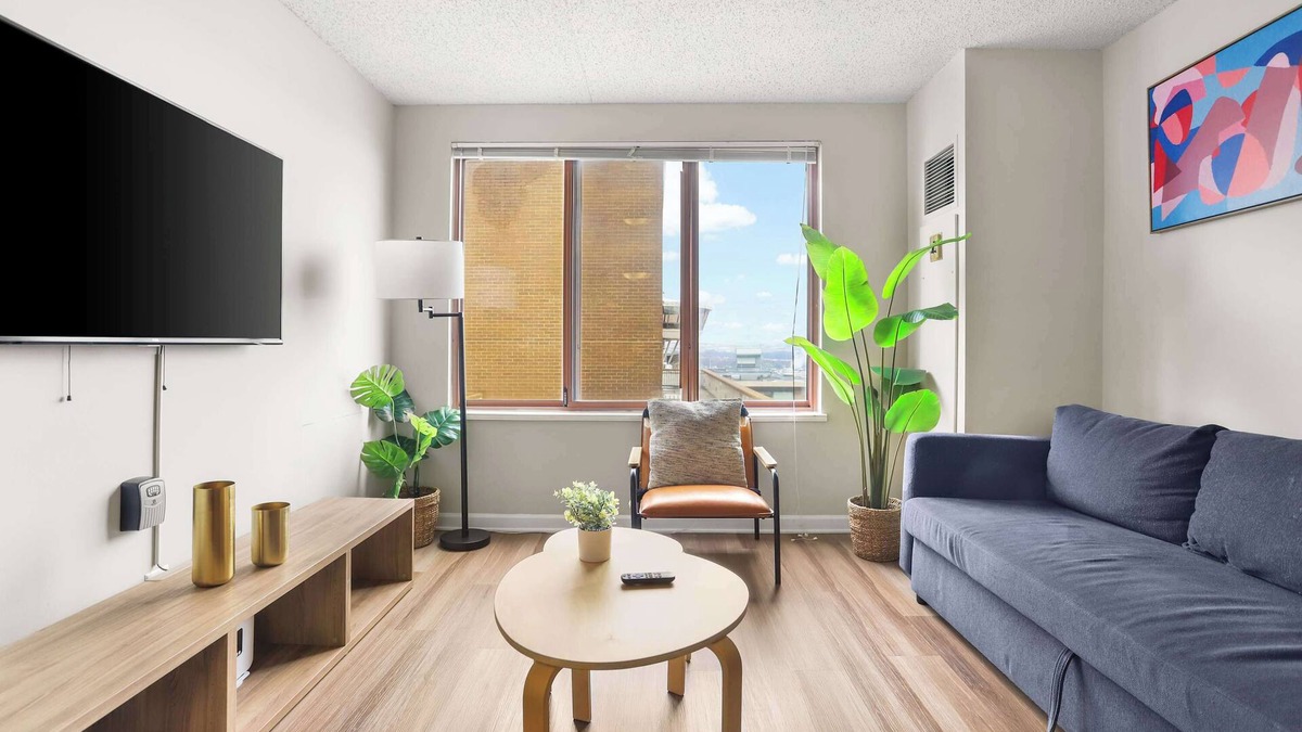 Arlington Apartment | Apt in Prime Location – Steps from Metro