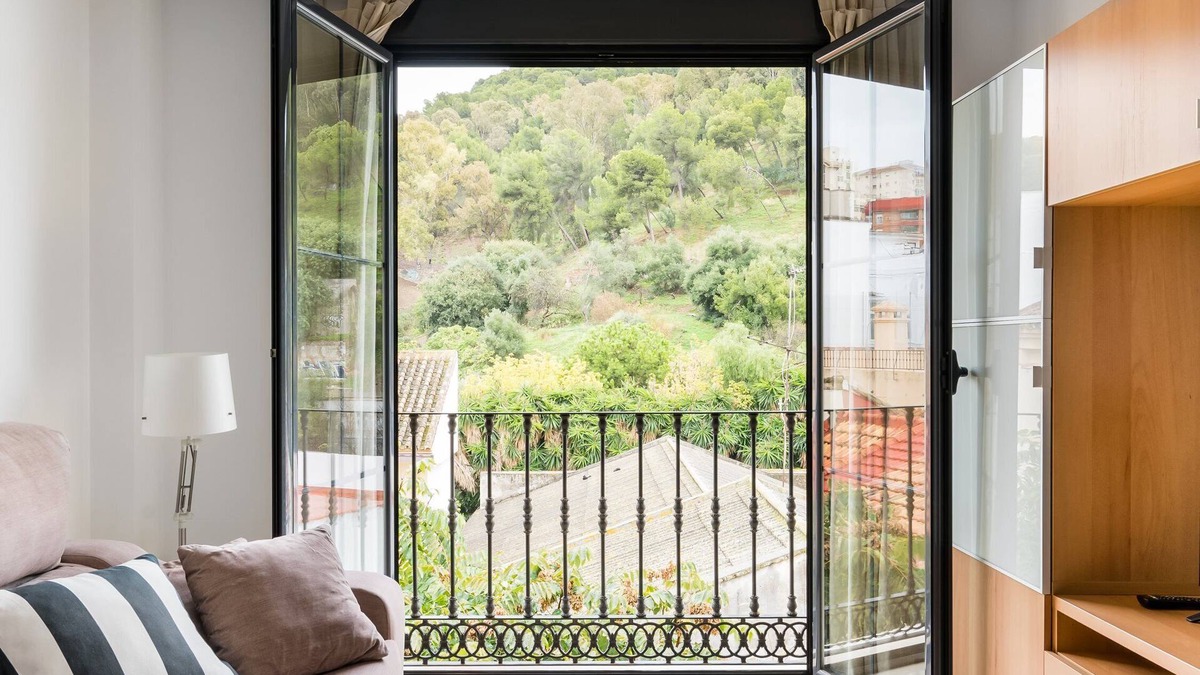 Centro Apartment | APT Malaga Center with PARKING and VIEWS of Gibralfaro