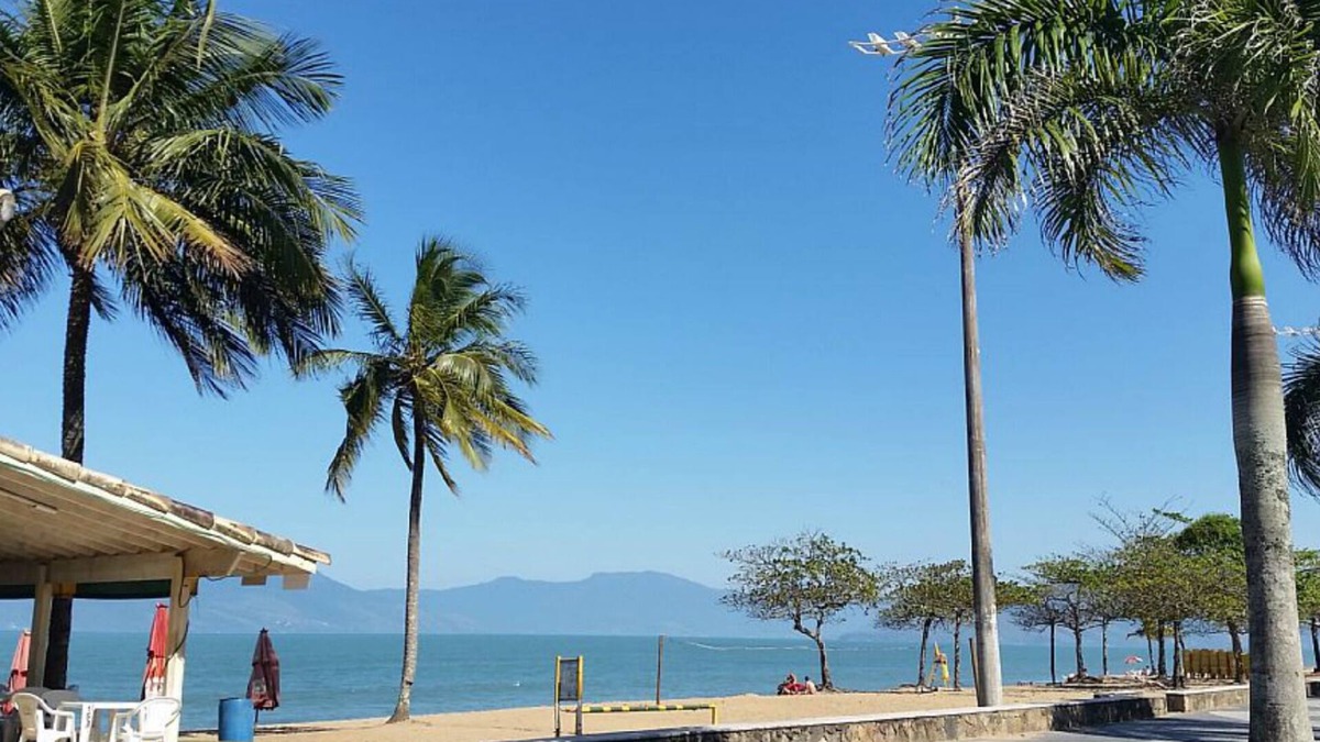 Ipiranga Apartment | Apt Martim de Sá - Facing the beach (foot in the sand) - Sea view