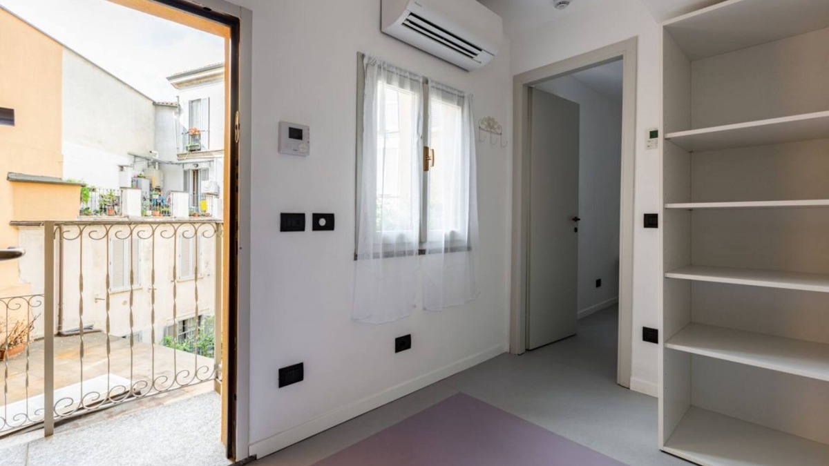 Magenta Apartment | APT overlooking quiet inner courtyard!