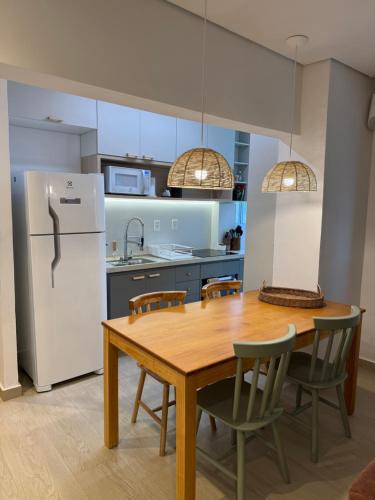 Aparecida Apartment | Apto com vaga na garagem, frente praia, tudo perto