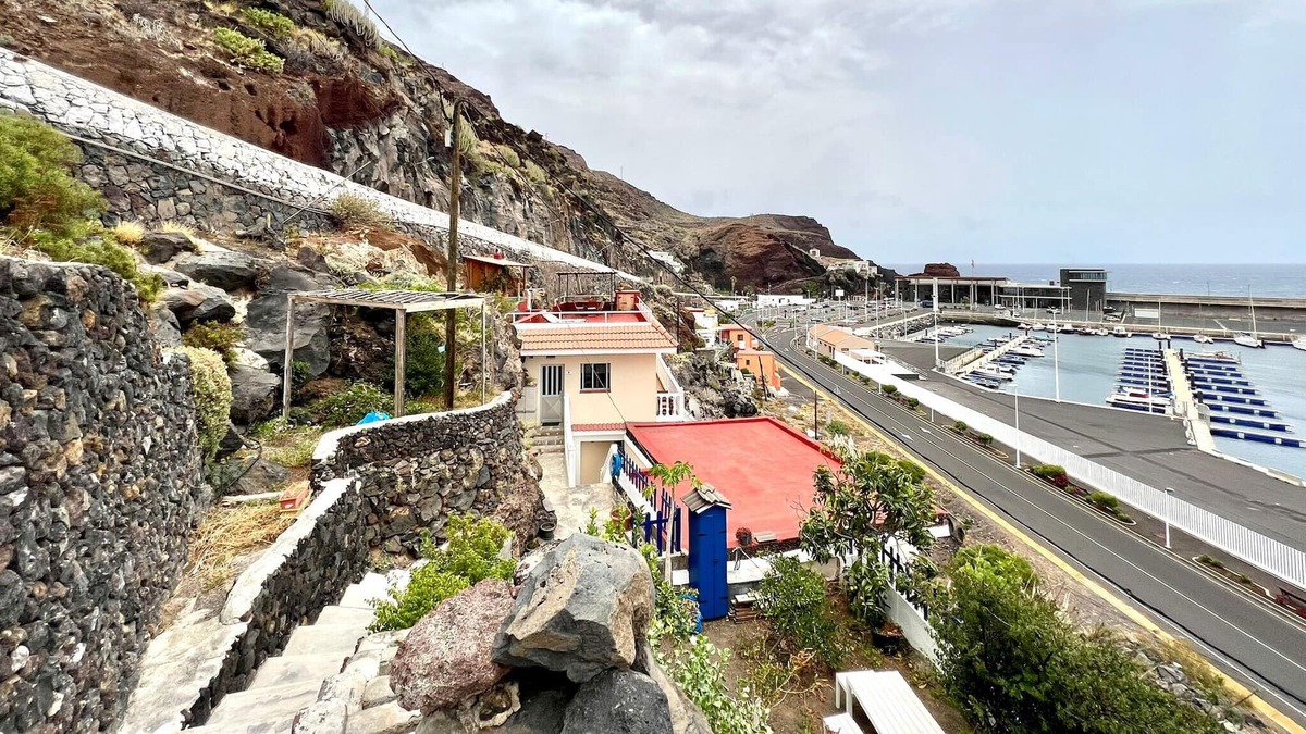 Puerto de la Estaca Apartment | Apto con vistas al mar, a 100 m de la playa