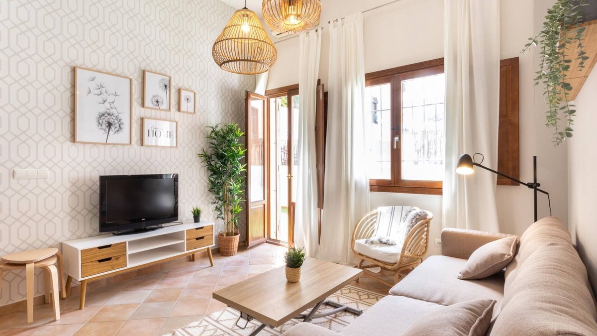 San Ildefonso Apartment | Apto Real Bajo Cartuja. Apartment with private patio and Wi-Fi.