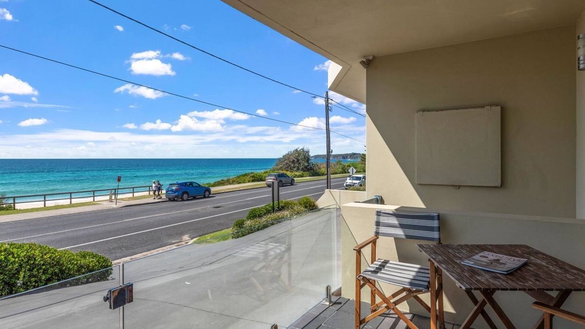 Mollymook Beach Apartment | Aqua Shores - Beachfront Studio on Mollymook Beach