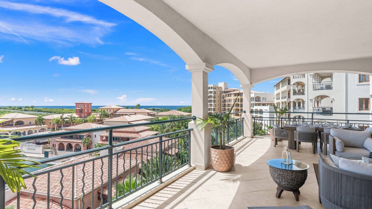 Maho Condo | Aqua Vue - Luxurious 4 bedroom condo at Porto Cupecoy | Island Properties