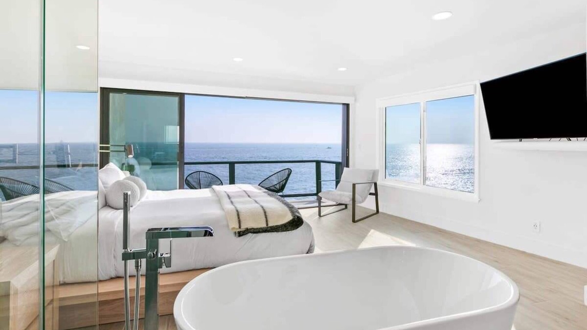 Eastern Malibu House | Aquazzura - By Stay Awhile Villas