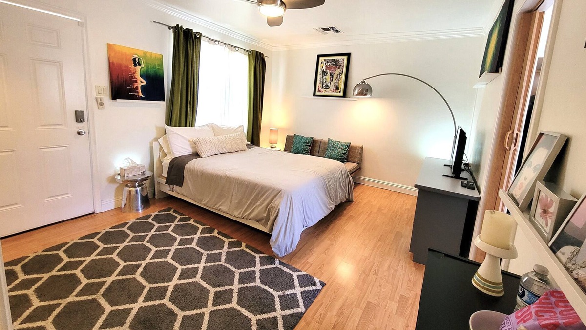 Roosevelt House | Ar's Downtown Bungalow