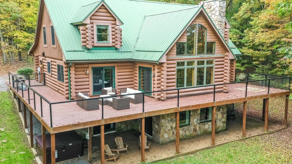 North Glade Hills House | Ar'ya Relaxed Chalet | Dock Slip + Hot Tub