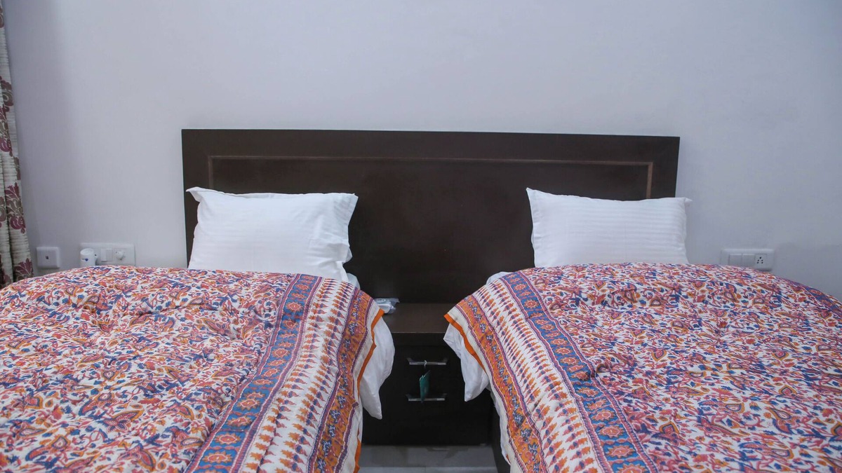 Taj Ganj Bed & Breakfast | Aradhana's Home Stay Deluxe Room