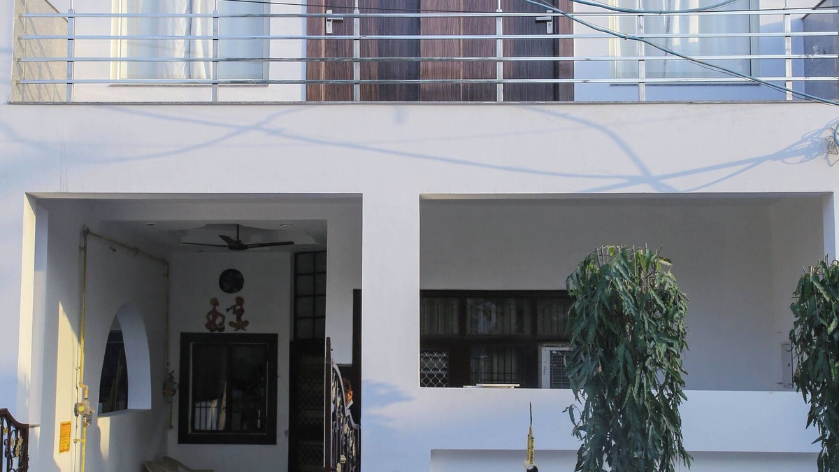 Taj Ganj House | Aradhana's Home Stay