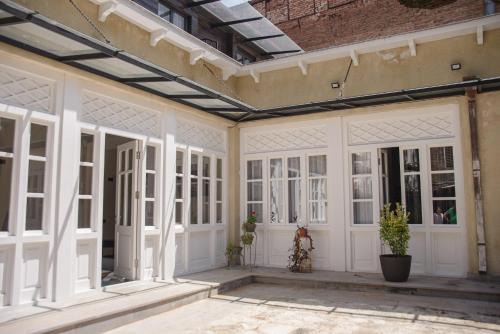 Sololaki Hotel | ARAKI Sololaki