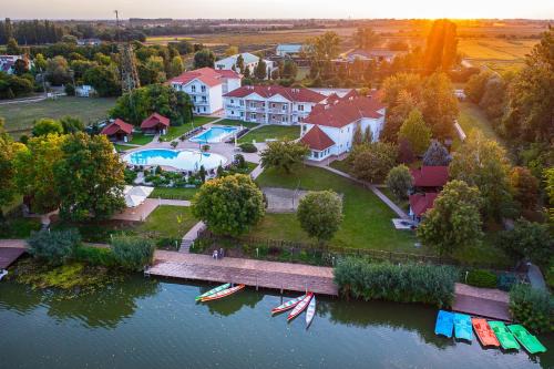 Szarvas Apartment | Aranyszarvas Panzió*, Étterem és Grillterasz