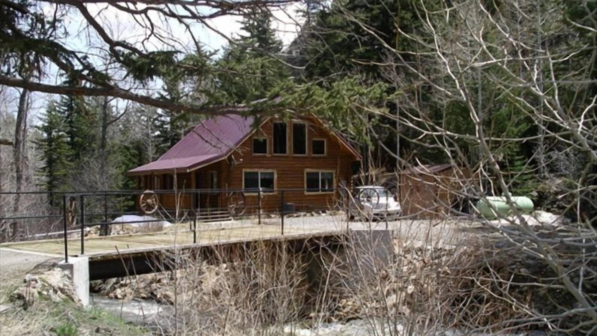 Idaho Springs Cabin | Arapaho Cliffs Log Cabin on Chicago Creek