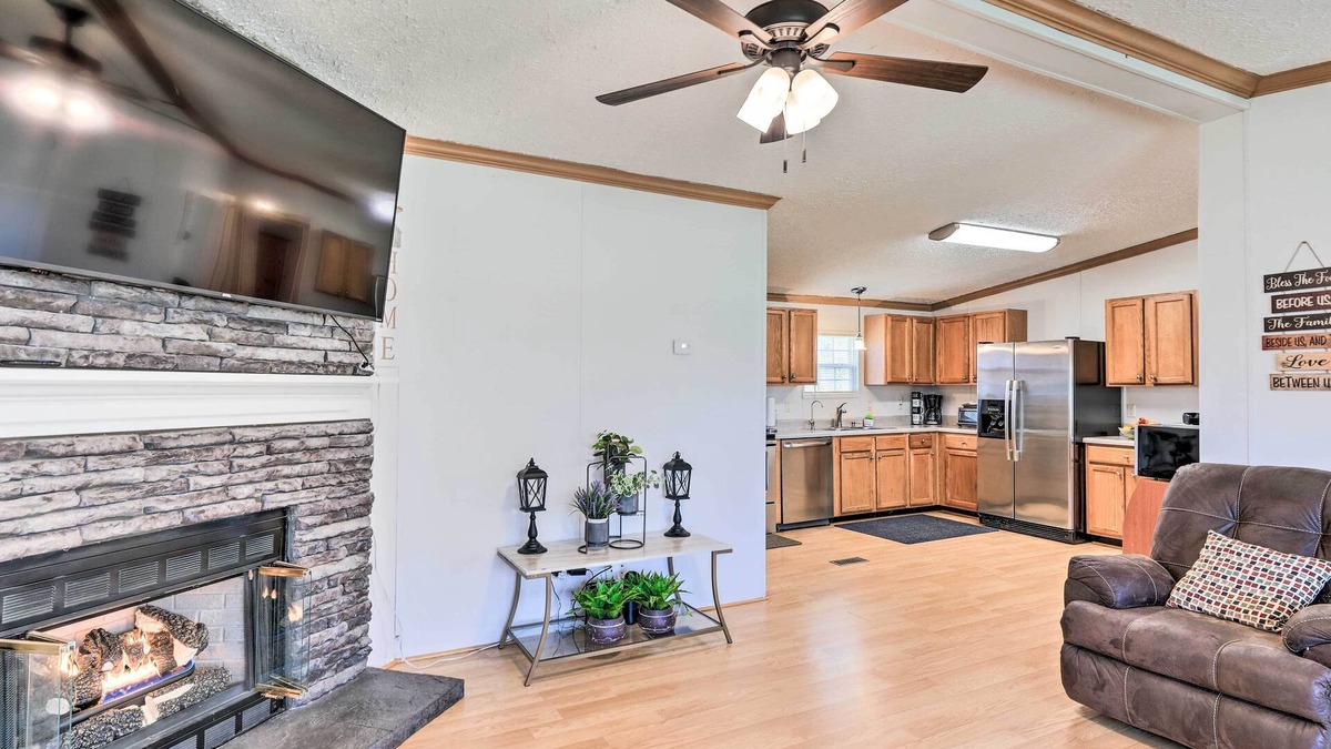 Minnesott Beach House | Arapahoe Home w/Fireplace Near Deer Hunting
