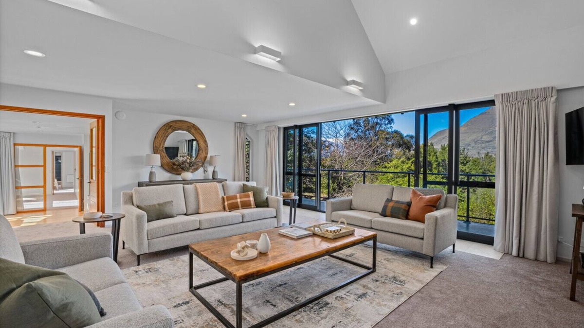 Sunshine Bay Apartment | Arawata Retreat 3BRM Luxury
