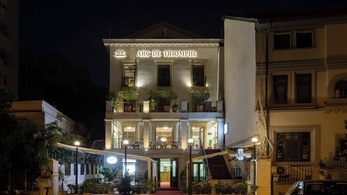 Sector 1 Apartment | Arc de Triomphe by CityBookings