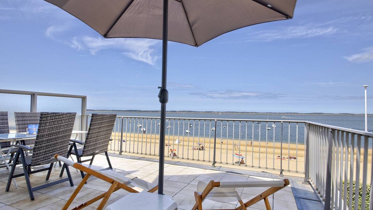 Arcachon Apartment | Arcachon Pereire - Seafront T2 with terrace and parking, direct beach access
