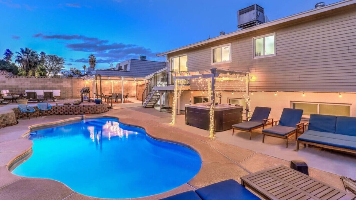 Paradise House | Arcade Lounge-Pool+Spa, Pool Table, Close to STRIP