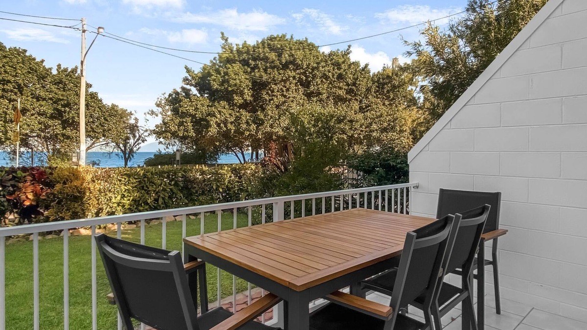 Arcadia Apartment | Arcadia Beach Unit 1 - Beachfront island Getaway