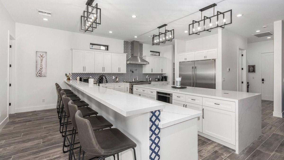 Camelback East House | Arcadia/Biltmore 2023 Build - Heated Pool - 4 bedroom 4.5 bath - PRIME LOCATION