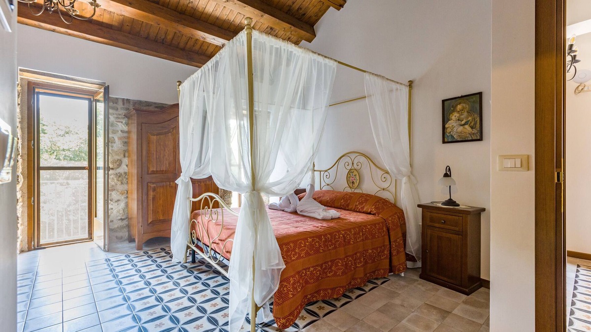 Sant'Angelo di Brolo Apartment | 'Arcaloro Resort Infinito' Room with Mountain View and Hot Tub