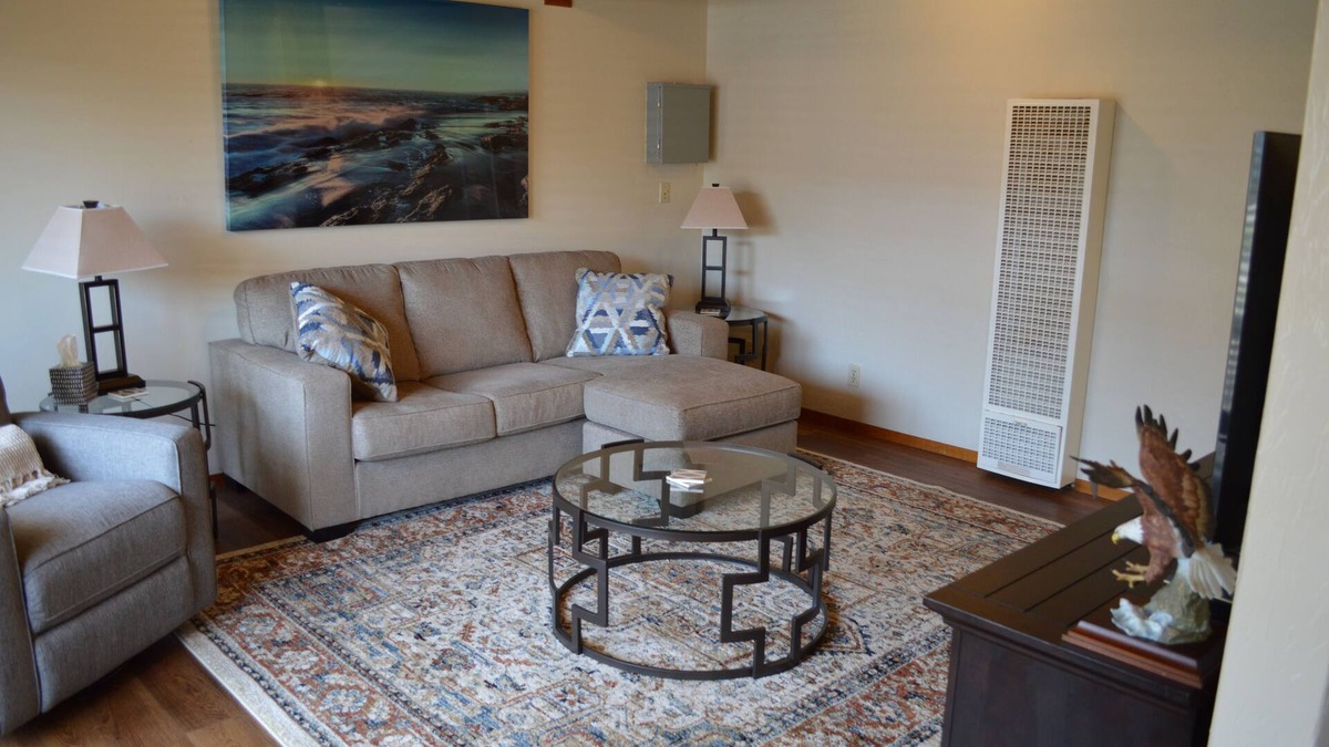 Arcata Apartment | ARCATA ONE BEDROOM- stay near and downtown CalPoly Humboldt - a 13-min stroll