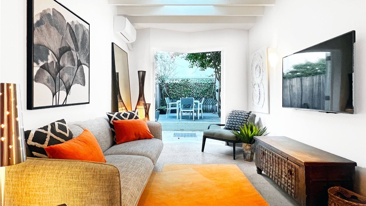Erskineville Cottage | Architect Designed 2b Cosy Cottage. Great Location