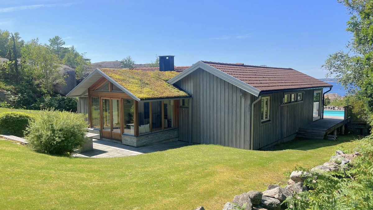 Hjaelteby Ski Chalet | Architect-designed villa with pool, sauna and sea view in Mjörn | SE09124