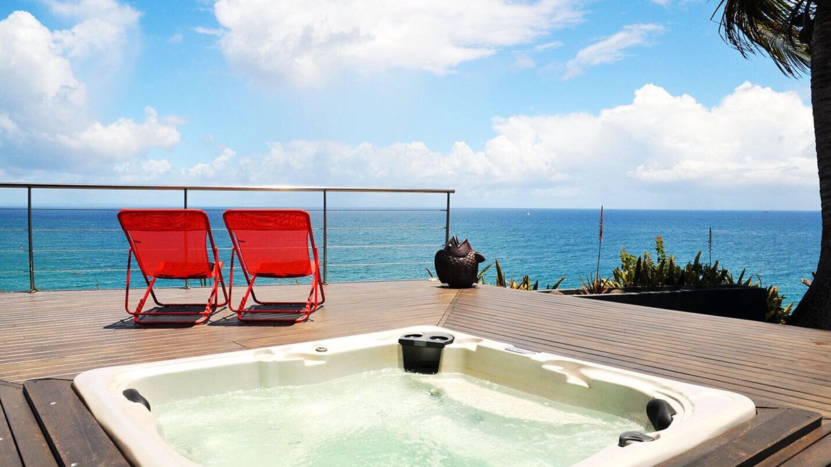 L'Houezel House | Architect house, 180 ° sea view, facing the Soufriere and the Saintes islands