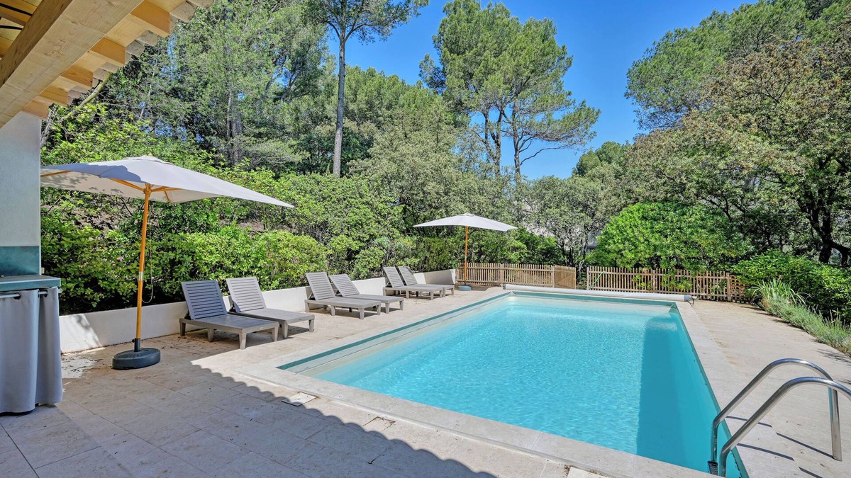 Jonquerettes Villa | Architect's villa of 250m2 with swimming pool under the pines near Avignon/Luberon