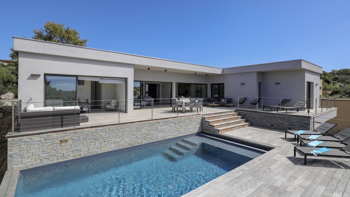 Lecci Villa | Architect Villa, 180 ° Panorama Sea and Maquis, Pool, 5 bedrooms, air-conditioned