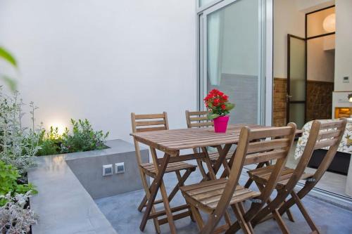 El Poble-sec Apartment | Architects Home By MyRentalHost