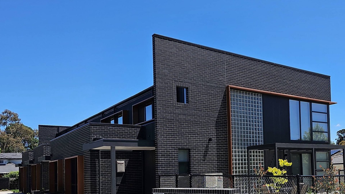 Pearce House | Architectural 4bedroom 2 1/2 Bathroom Townhouse, Woden CBD+WIFI+2 car garage