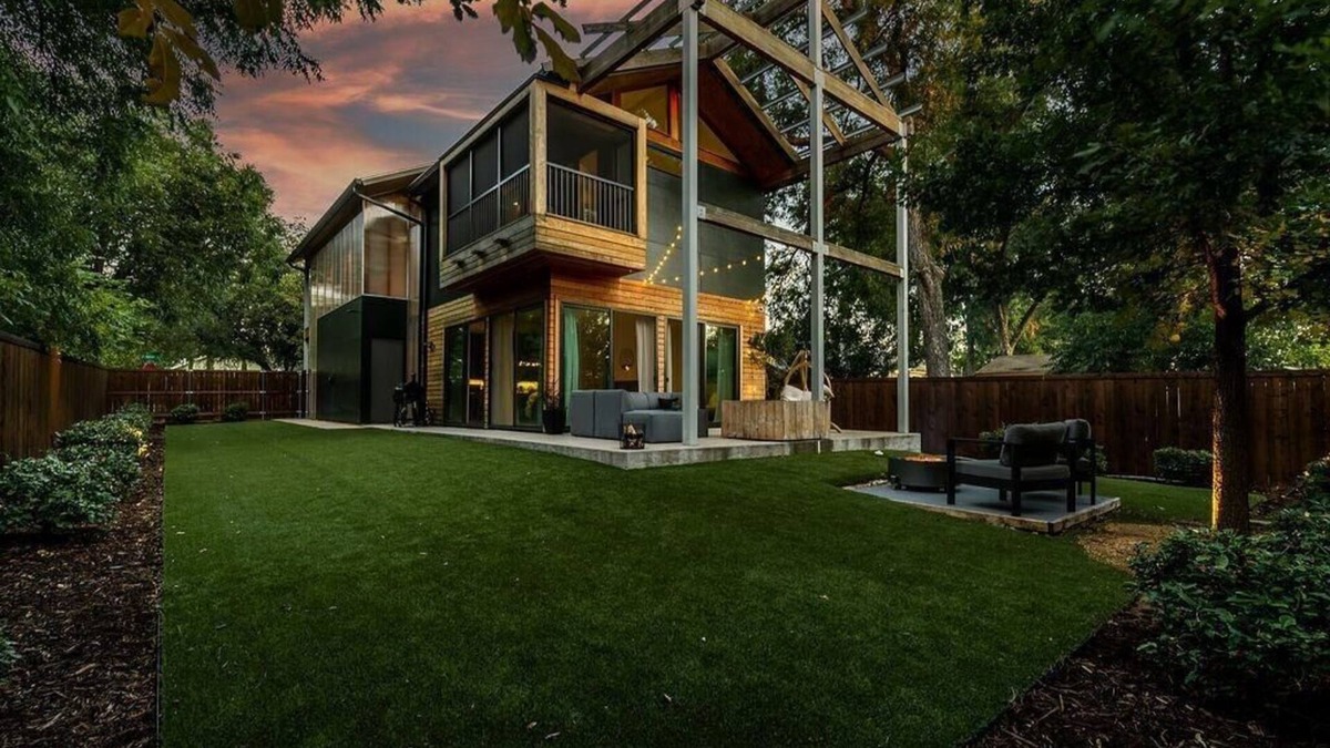 Knox - Henderson House | Architecturally unique luxury home in Dallas