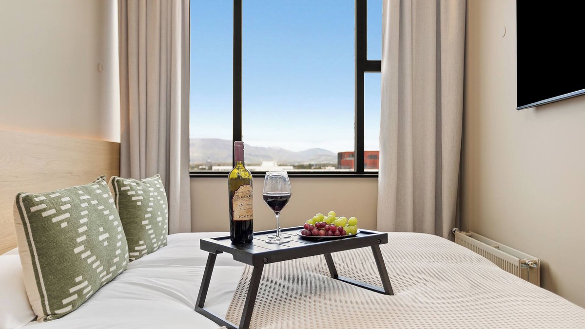 Haaleiti Hotel | Arctic Comfort Hotel
