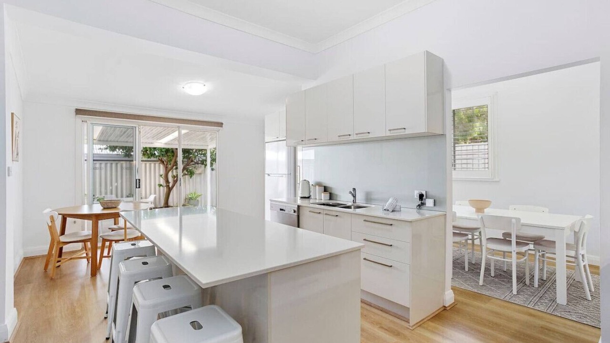 Mount Pleasant House | Ardross Delight | Gem with Pool, Garden & Parking